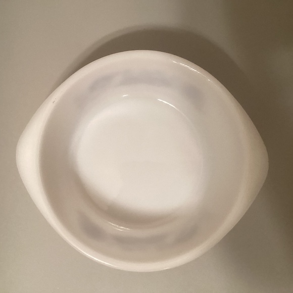 Vintage blue flowers 2 qt. Casserole dish - Picture 2 of 5